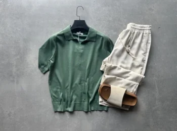 طقم رجالي صيفي بولو تريكو أخضر مع بنطلون بيج