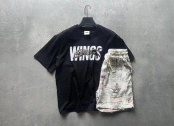 طقم رجالي صيفي تيشيرت WINGS أسود بطبعة نمر مع شورت بيج مزخرف