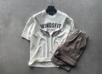 طقم رجالي صيفي تيشيرت WINGSFIT أبيض مع بنطلون رمادي داكن
