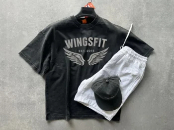 طقم رجالي صيفي تيشيرت WINGSFIT أوفر سايز أسود مع شورت أبيض
